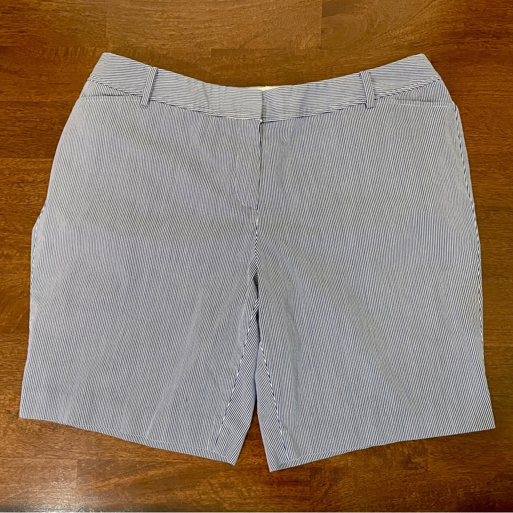 Talbots 18w perfect shorts blue white stripe seersucker